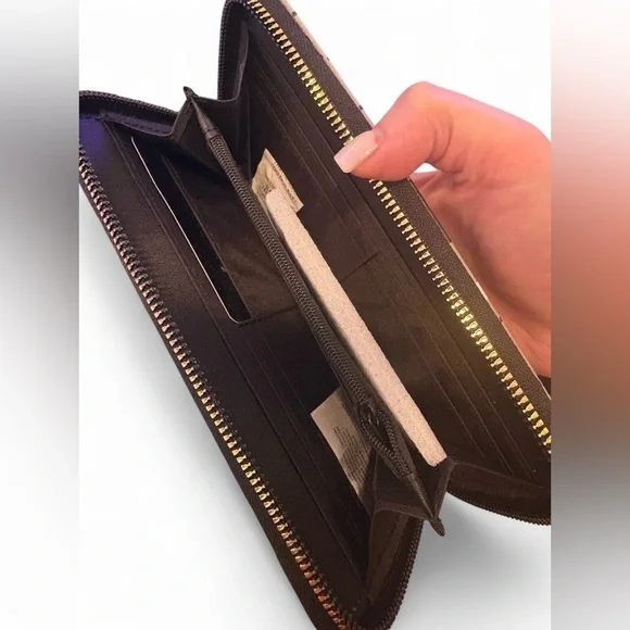 Vera Wang New York Vera Signature Zip Around Monogram Wallet - Picture 6 of 6